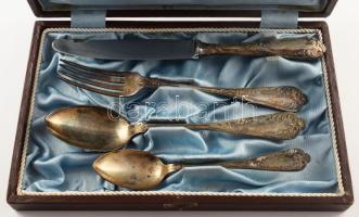 Ezüst (Ag) egyszemélyes (keresztelő) evőeszköz szett, jelzett, PV nettó 117g + az ezüst (Ag) nyelű k...