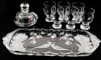 Kristály italos szett, címkével jelzett italos dugós üveg, 6 darab pohár, tálca, hibátlan, h: 40 cm, m: 11 cm
