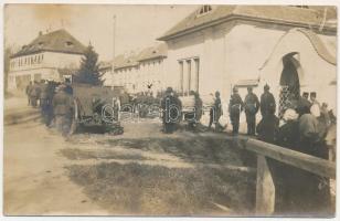 1916 Nagyszeben, Hermannstadt, Sibiu; Überführung Prinz Heinrich von Bayern 9. Nov. 1916. im Lazarett / első világháború, német katonák, katonai kórház, koporsó, temetés / WWI German military, soldiers, military hospital, funeral. photo (lyukak / pinholes)