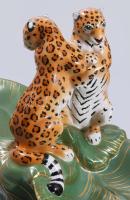Hollóházi "Jaguar Jungle" kínáló. Terv.: Lynn Chase, 1991. Festett porcelán, levélalakot f...