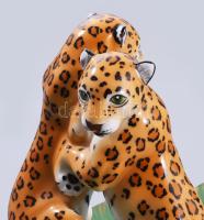 Hollóházi "Jaguar Jungle" kínáló. Terv.: Lynn Chase, 1991. Festett porcelán, levélalakot f...