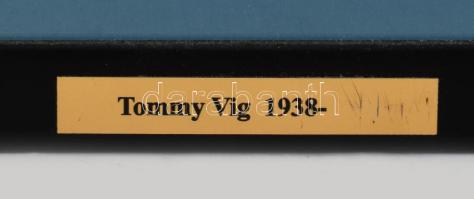 Tommy Vig (1938-): Megállítottam az időt. Vegyes technika, kollázs, applikációk, karton, jelzett. Üv...