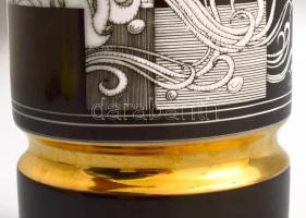 Hollóházi Szász Endre tervezte mintával díszített váza. Kézzel aranyozott, jelzett, hibátlan, m: 25,...