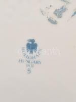 Hollóházi Jurcsák László által tervezett mintával díszített váza. Jelzett, hibátlan, m: 31 cm