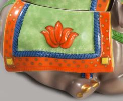 Hollóházi "Tiger Raj" elefánt- és tigrisalakos nagyméretű fedeles edény. Terv: Lynn Chase....