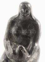 Rajki László (1938-): Kofa. Ólom szobor fa talapzaton. Jelzett, 1967, m: 15 cm