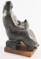 Rajki László (1938-): Kofa. Ólom szobor fa talapzaton. Jelzett, 1967, m: 15 cm