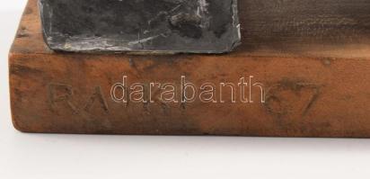 Rajki László (1938-): Kofa. Ólom szobor fa talapzaton. Jelzett, 1967, m: 15 cm