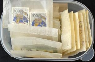 NSZK, Berlin 1984-2018 32 x 50 db feláras és eurós bélyeg (8 bündli + 16 fél bündli) pergamen tasakokban, műanyag fagyis dobozban