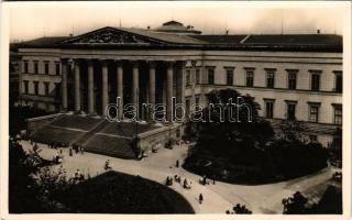 Budapest VIII. Magyar Nemzeti Múzeum, múzeumkert, babakocsi. Berger Ernő sokszorosító üzeme