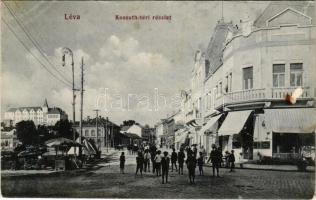 1912 Léva, Levice; Kossuth tér, piac, Városi kávéház, Állami tanítóképző, Kertész Lajos, Holzmann Bódog üzlete. Nyitrai és Társa kiadása / square, market, café, teachers' training institute, shops (felületi sérülés / surface damage)