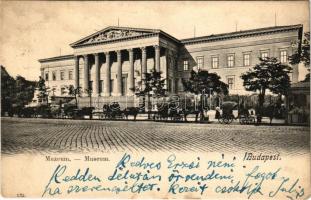 1911 Budapest VIII. Nemzeti Múzeum, lovaskocsik (EK)