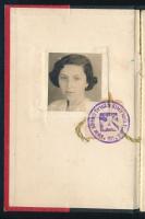 1939 Atelier Művészeti Tervező- és Műhelyiskola fényképes igazolványa és leckekönyve, benne Berán Gy...