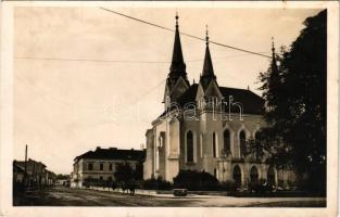 Máramarossziget, Sighetu Marmatiei; Református templom. Wizner és Dávid kiadása / Calvinist church (gyűrődés / crease)