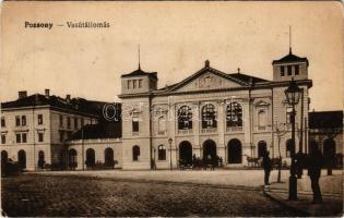 1918 Pozsony, Pressburg, Bratislava; Vasútállomás. Vasúti levelezőlapárusítás 7352. / Bahnstation / railway station (EM)