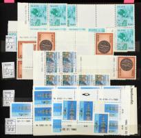 Finnország - Aland 1984-1996 Több példányos készlet Mi 1-119, tele összefüggésekkel, üresmezős bélyegekkel, nyomdai jelzésekkel, luxus minőségben, 11 lapos közepes berakó 12 oldalán (Mi EUR 508.-)