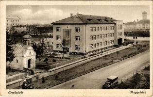 1939 Érsekújvár, Nové Zámky; Megyeháza, benzinkút, automobil / county hall, gas station, automobile