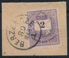 1881 Színesszámú 2kr 11 1/2 fogazással kivágáson, vésetjavítás a jobb alsó háromszögben