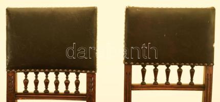 Ónémet támlás szék pár. cca 19. sz. második fele, német, gazdagon faragott támlával és lábakkal, kor...