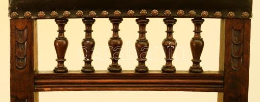 Ónémet támlás szék pár. cca 19. sz. második fele, német, gazdagon faragott támlával és lábakkal, kor...