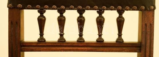 Ónémet támlás szék pár. cca 19. sz. második fele, német, gazdagon faragott támlával és lábakkal, kor...