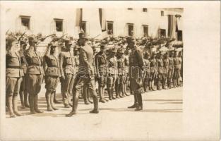 Alváca, Vata de Jos (Hunyad); IV. Károly király szemléje Alvácán. A király a 46. repülőszázad tisztjeivel beszél, mögötte Boroevic tábornagy 1917. június 2-án / WWI K.u.K. military, Charles I of Austria on inspection in Vata de Jos. The king speaks to the officers of the 46th Aviation Squadron (Flik 46), with Field Marshal Boroevic behind him, 2 June 1917. photo