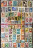 100 klf bündli, régiek és modernek vegyesen, sok képes bélyeggel, műanyag tálcán + kartonpapíron