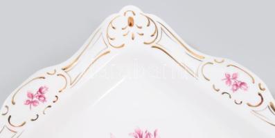 Hollóházi lila virágmintás asztalközép kínáló rokályos aranyozással. Jelzett, hibátlan, 29,5x29,5 cm