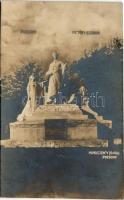 Pozsony, Pressburg, Bratislava; Petőfi szobor. Mindszenty felvétele / statue, monument, photo (vágott / cut)