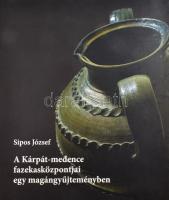 Sipos József: A Kárpát-medence fazekasközpontjai egy magángyűjteményben. Szerk.: P. Szászfalvi Márta. Debrecen, 2020, Déri Múzeum, 299 p. Rendkívül gazdag képanyaggal illusztrált. Kiadói papírkötésben, jó állapotban.