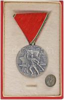 1959. "Tanácsköztársasági Emlékérem" ezüstözött bronz kitüntetés mellszalagon, miniatűrrel, dísztokban T:AU NMK 702.