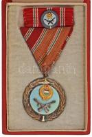 1957. "Szolgálati Érdemérem" zománcozott, ezüstözött bronz kitüntetés mellszalagon, szalagsávon miniatűrrel, eredeti tokban T:AU NMK 618.