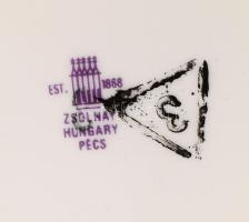 6 darab porcelán tál, közte Zsolnay tálak és Hollóházi Szász Endre tálka, jelzett, 1-1 kopással, d: ...