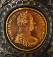 Kőedény pohár Mária Terézia arcképével díszítve, m: 10,5 cm