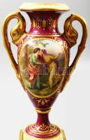 Alt wien historizáló zsánermintás díszváza pár, kézzel festett, jelzett, hibátlan, m: 19,5 cm