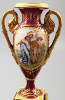 Alt wien historizáló zsánermintás díszváza pár, kézzel festett, jelzett, hibátlan, m: 19,5 cm