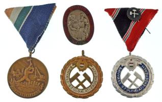 1900 k. "Magyarországi Munkások Rokkant- És Nyugdíj-Egylete 1893" zománcozott, ezüstözött gomblyukjelvény hiányzó kapoccsal (34x26mm) + 1957. "Bányász Szolgálati Érdemérem" ezüst és bronz fokozata, az ezüst fokozatú kitüntetés mellszalagon bányász jelvénnyel, a bronz mellszalag nélkül + 1960. "Árvízvédelemért" bronz kitüntető jelvény mellszalagon T:XF,VF