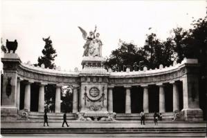 Mexikóváros, Mexico City; Benito Juárez emlékműve az Alameda parkban, MTI Külföldi Képszolgálat / Alameda Central, Benito Juárez Hemicycle, monument (14,8 cm x 9,8 cm)