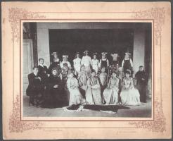 cca 1910 Iskolai színjátszócsoport csoportképe, kartonra kasírozott fotó Erdélyi fényképész (Bp. VI.) műterméből, 17×23 cm