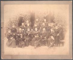 cca 1885 Gyika-Asbóth család tagjai, kartonra kasírozott fotó, kisebb felületi hibákkal, 23×229 cm