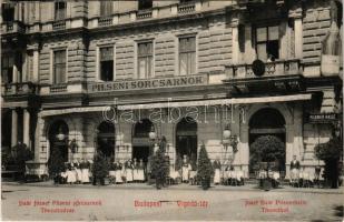 1910 Budapest V. Baár József pilseni sörcsarnoka a Vigadó téren (Thonet-udvar), étterem terasza, pincérek (EK)