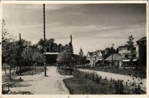 1944 Kovászna, Covasna; Országzászló, Hadnagy Gyula bazár, Turóczy nyomda, Kállay Pál üzlete / Hungarian flag, shops (EK)