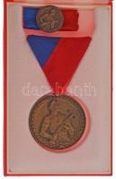 1964. "Munkásőr Emlékérem" bronz kitüntetés mellszalagon, miniatűrrel szalagsávon, eredeti tokban T:AU