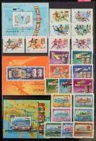 Kb 200 db magyar sor, hozzá blokkok az 1960-1995 közötti időszakból, 16 lapos A4-es berakóban víztiszta átlátszó fóliával elválasztva