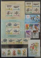 Kb 200 db magyar sor, hozzá blokkok az 1960-1995 közötti időszakból, 16 lapos A4-es berakóban víztis...