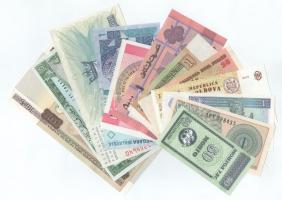 Vegyes, 12db-os külföldi bankjegy tétel, közte Libanon, Mianmar, Moldova, stb. T:AU, közte 2db XF Mixed, 12pcs foreign banknote lot, including Leban, Myanmar, Moldova, etc. C:AU, in it 2pcs XF