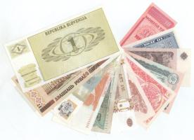 Vegyes, 12db-os külföldi bankjegy tétel, közte Dnyeszter-menti Köztársaság, Korea, Kazahsztán, stb. ...