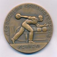 Svédország 1945. "Stockholmi Bowling Szövetségi Bajnokság / Győztes a III. osztályban 1945" kétoldalas bronz díjérem, hátoldalán "BHE" gyártói jelzéssel (45mm) T:AU Sweden 1945. "Stockholms Bowlingförbund Serien / Segrare I Klass III A 1945" two-sided bronze award medal with "BHE" maker's mark on the reverse (45mm) C:AU