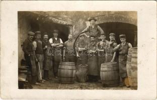 1911 Budapest XXII. Budafok, kádár üzem, hordógyártó munkások csoportja, "Veber" felirat. photo (fl)