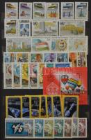 Hagyaték, főleg magyar bélyegek berakókban, albumban, aláíró könyvekben, a bélyegek egy része cellux...